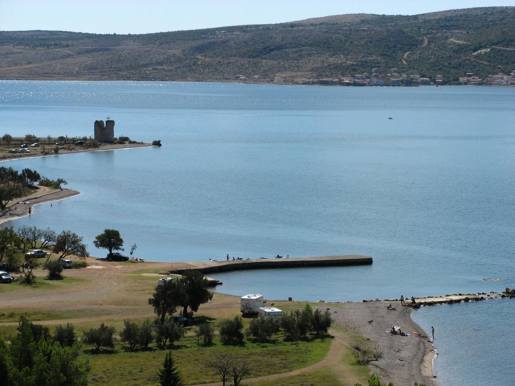 Apartments Mira Starigrad Paklenica Bagian luar foto