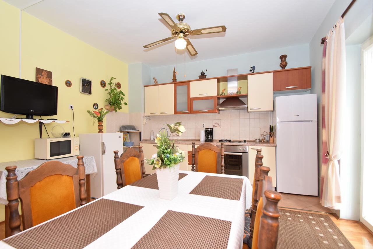 Apartments Mira Starigrad Paklenica Ruang foto