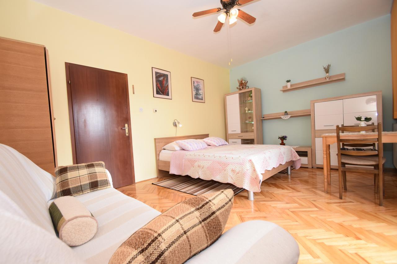 Apartments Mira Starigrad Paklenica Ruang foto