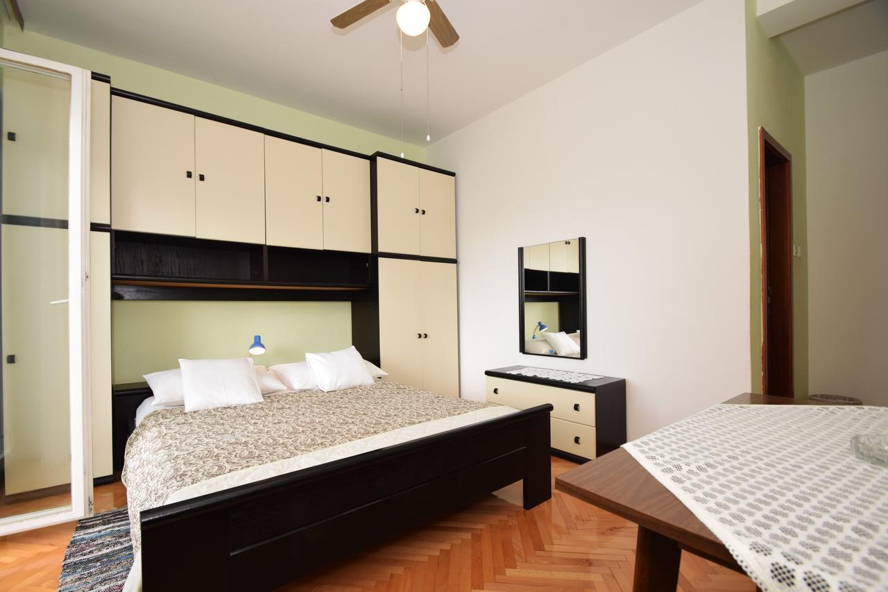 Apartments Mira Starigrad Paklenica Ruang foto