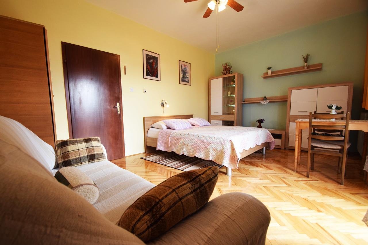 Apartments Mira Starigrad Paklenica Ruang foto