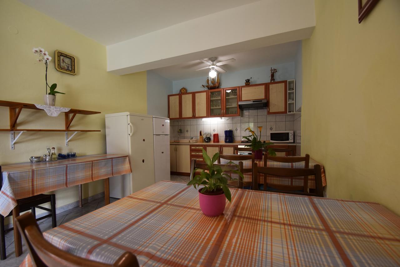 Apartments Mira Starigrad Paklenica Bagian luar foto