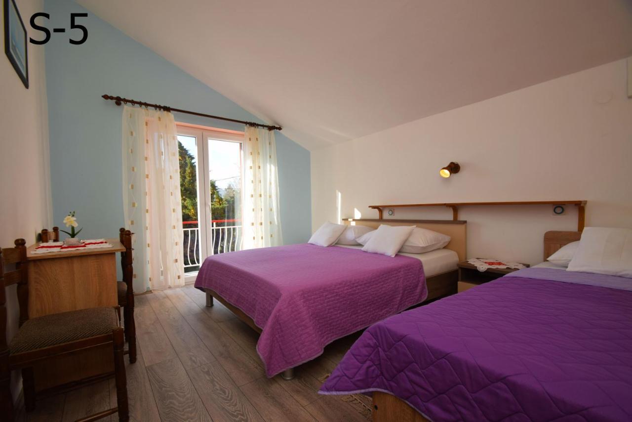 Apartments Mira Starigrad Paklenica Bagian luar foto