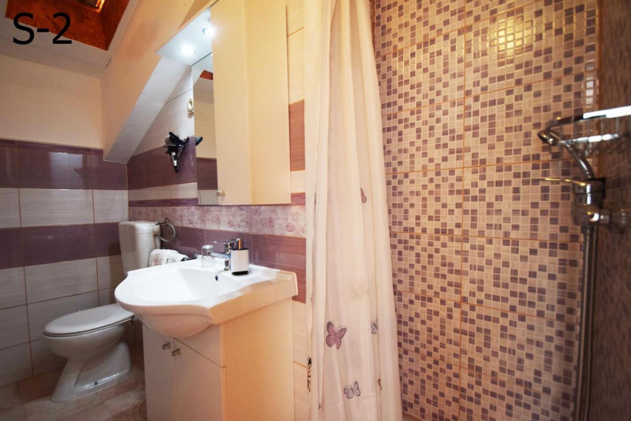 Apartments Mira Starigrad Paklenica Bagian luar foto