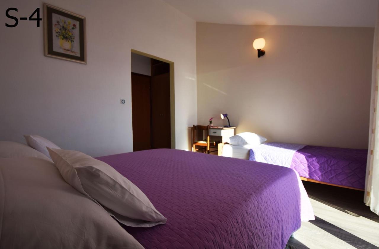 Apartments Mira Starigrad Paklenica Bagian luar foto