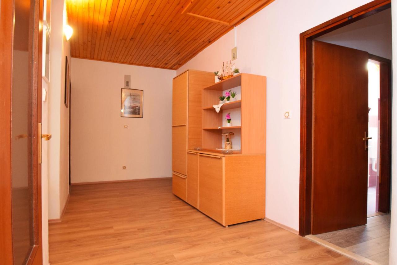Apartments Mira Starigrad Paklenica Bagian luar foto