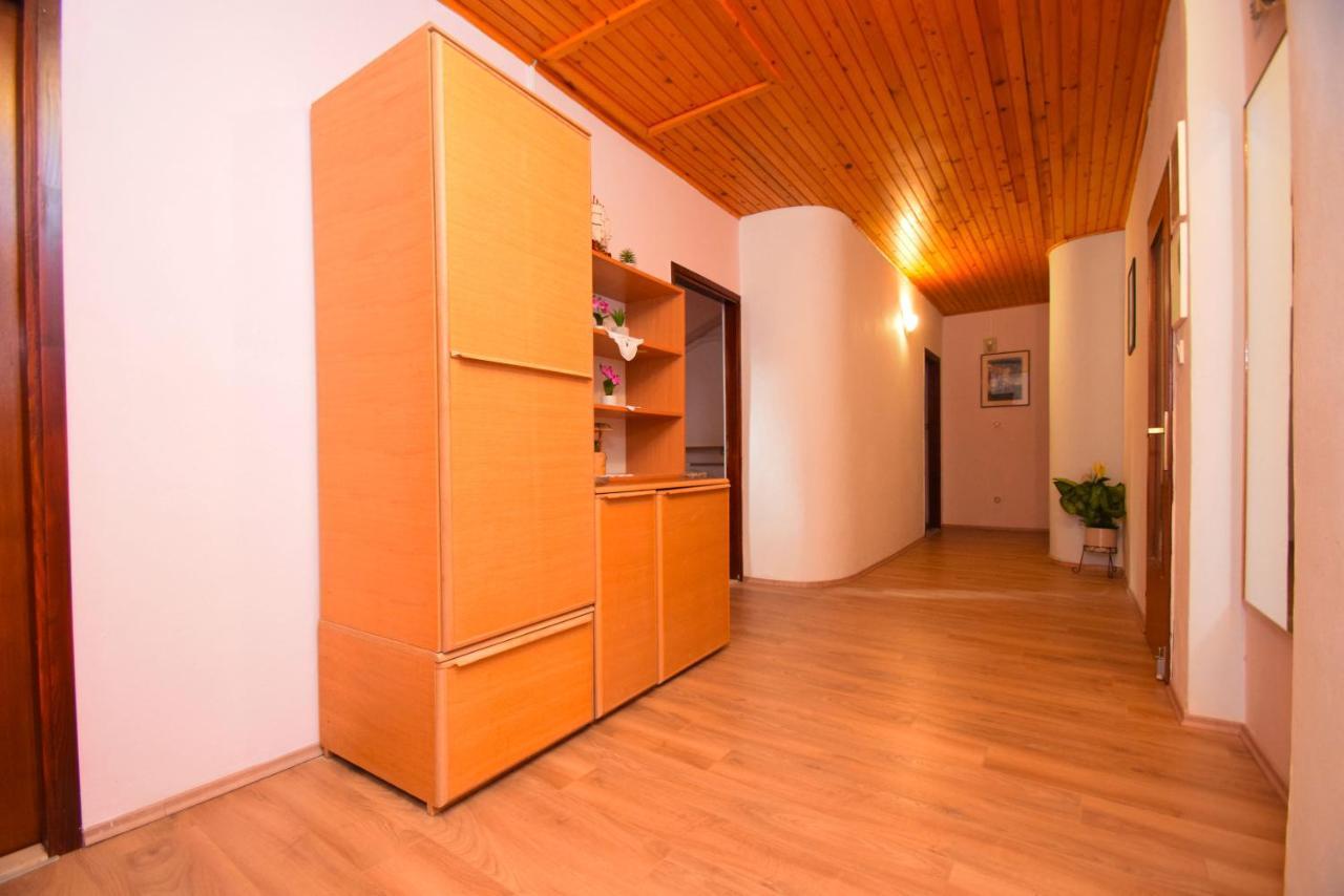 Apartments Mira Starigrad Paklenica Bagian luar foto